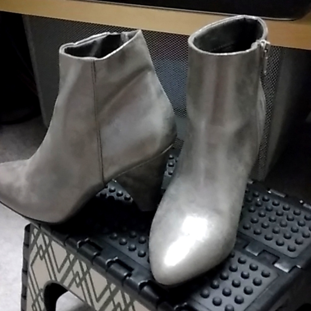 Silver metallic booties. Adorable. Worn once. Side zipper. Really cute w/ 👖.